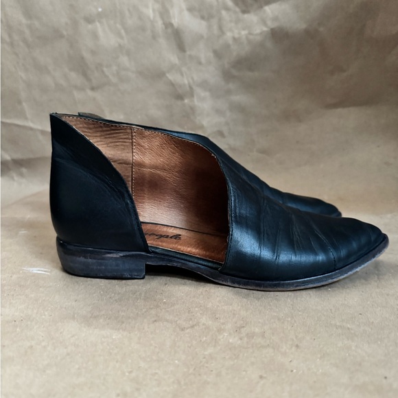 Free People Royale Black Leather Closed Toe Flats. Size EU 37 - Picture 2 of 11